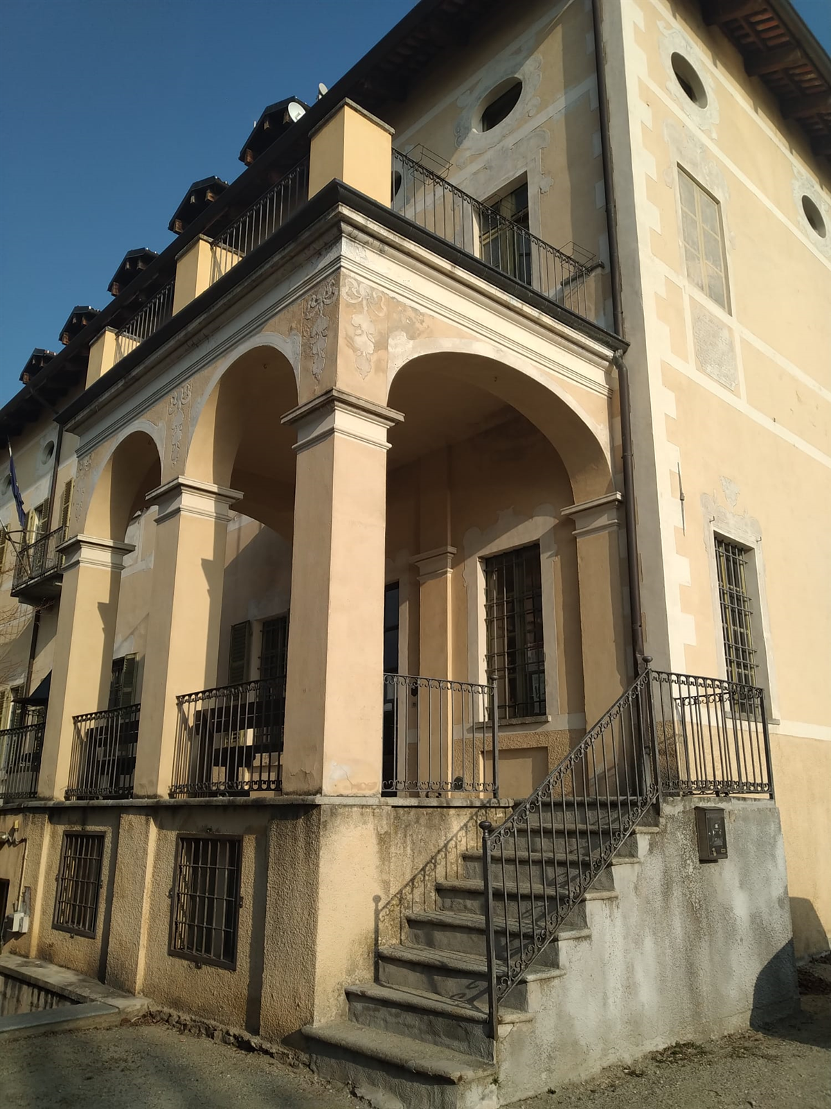 Villa Favorita - particolare della loggia di ingresso